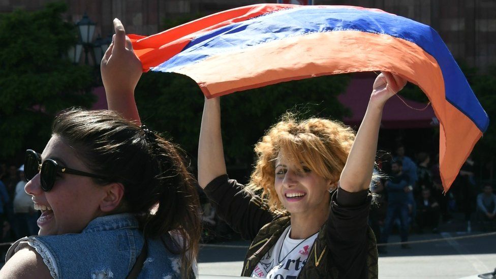 Pashinyan supporters in Yerevan, 25 April 2018