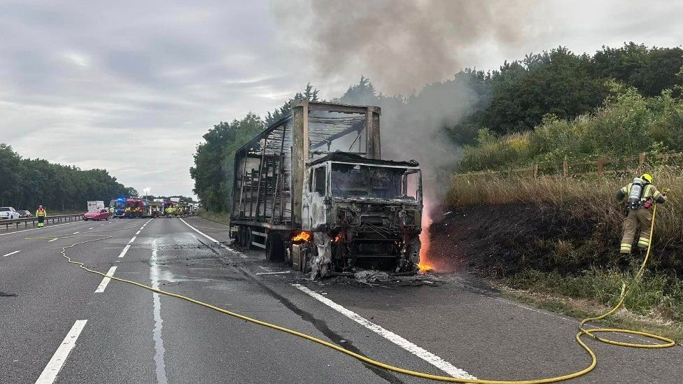 M40 Lorry carrying carpets catches fire on motorway BBC News