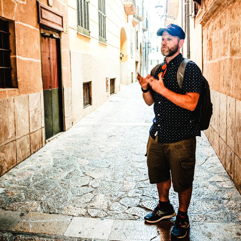 Dani Rotstein in the Jewish quarter of Palma