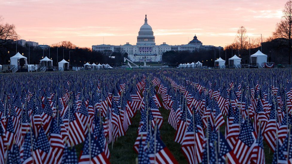 Flags outside the Capitol to pay tribute to Covid victims (18 Jan)