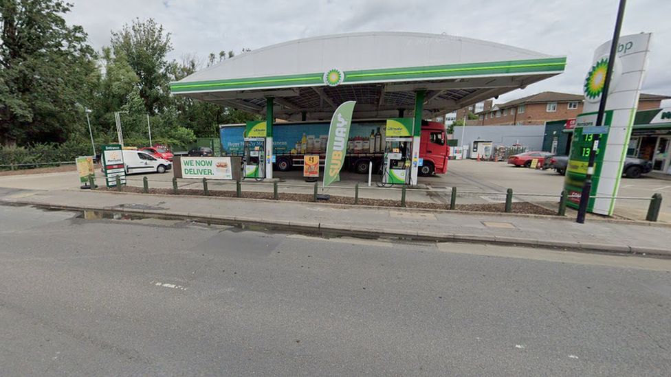 Croydon hitandrun Cyclist dies in crash BBC News