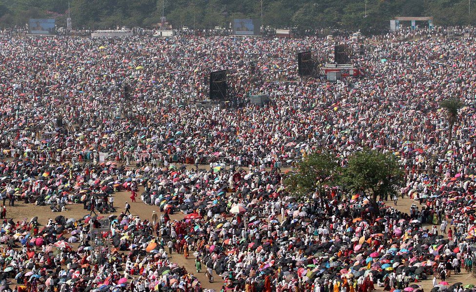 People attend an award function during a hot day on the outskirts of Mumbai, India, April 16, 2023. REUTERS