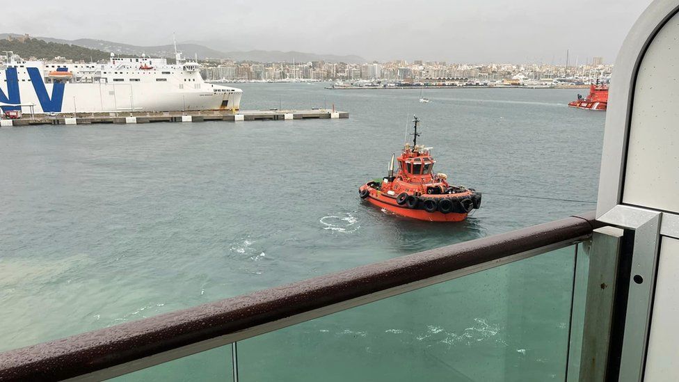 p&o cruise ship crashes on mallorca
