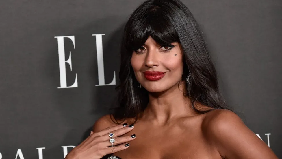 Jameela Jamil calls Lagerfeld “a ruthless, fat-phobic misogynist.” Does she have a point? 😬