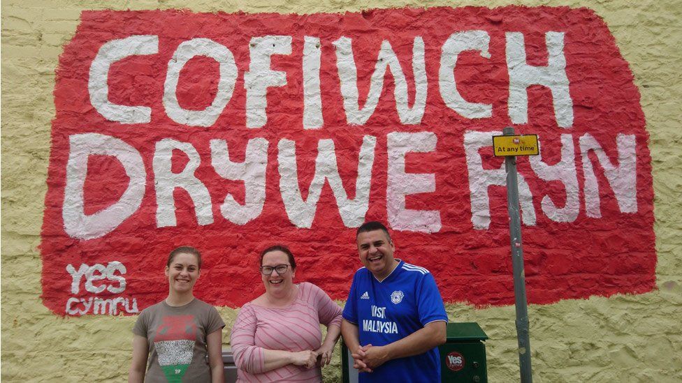 Cofiwch Dryweryn replica mural in Bridgend