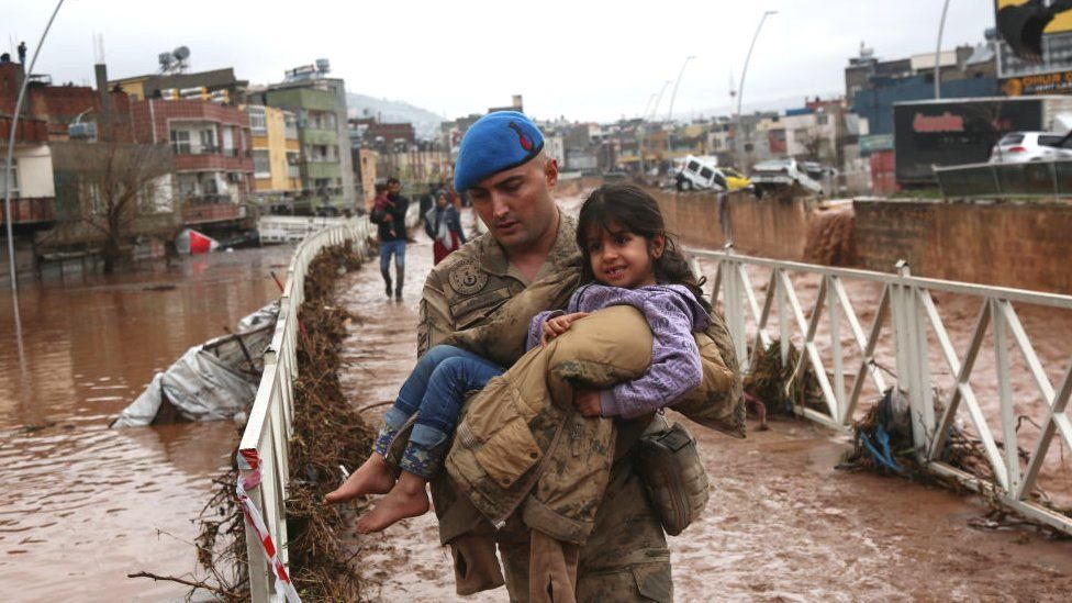 Turkish soldier saves child in Sanliurfa