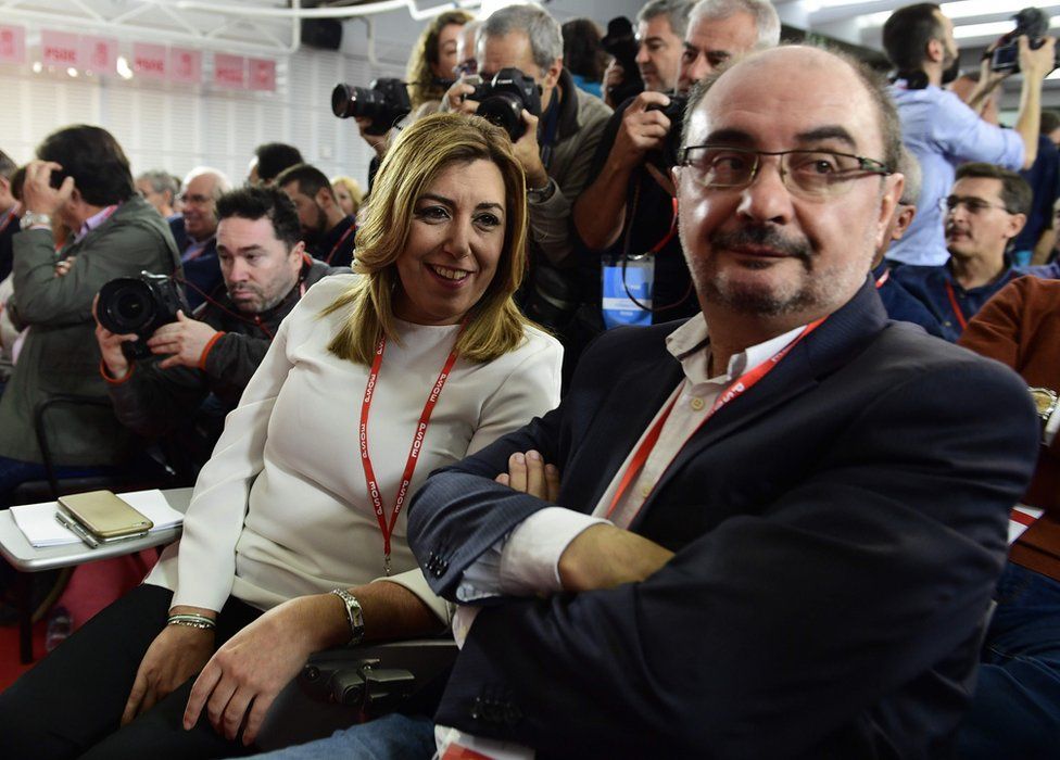 President of the Regional Government of Andalusia and PSOE member Susana Diaz (L) and President of the Regional Government of Aragon Javier Lamban look on before an extraordinary meeting of the PSOE federal committee in Madrid, 23 October