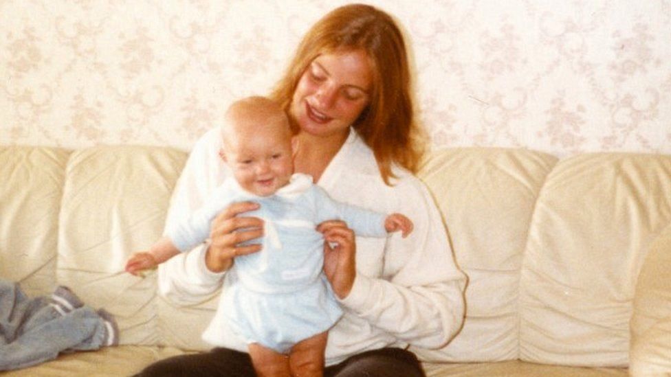 Picture of Astrid Holleeder in 1983 with niece Francis