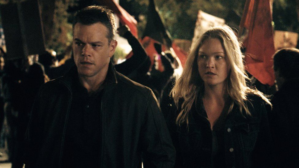 Matt Damon and Julia Stiles in Jason Bourne