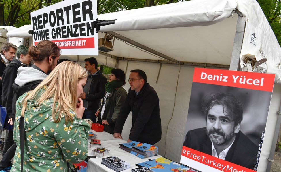 Solidarity stand for Deniz Yücel - Berlin, 3 May 17