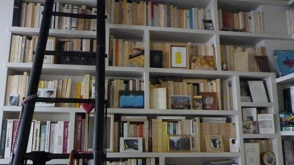 Bookshelf - generic