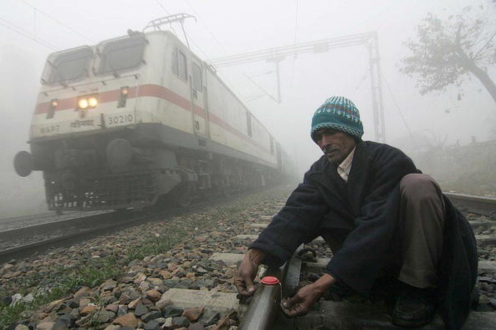 twenty-million-indians-apply-for-100-000-railway-jobs-bbc-news