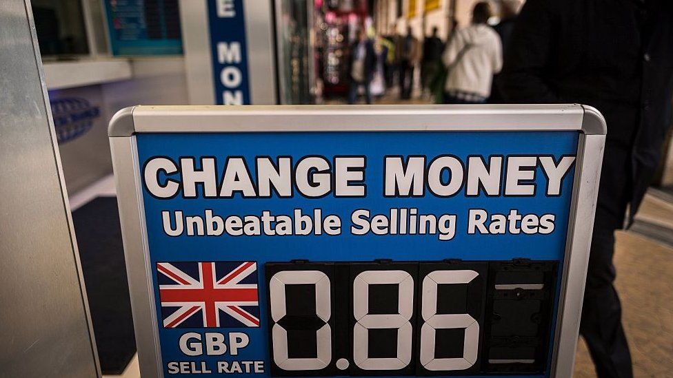 Foreign exchange bureau, Paris