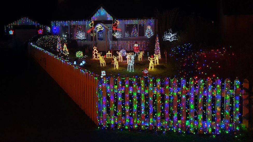 Burton Latimer Christmas culdesac lights raise £25k for charity BBC