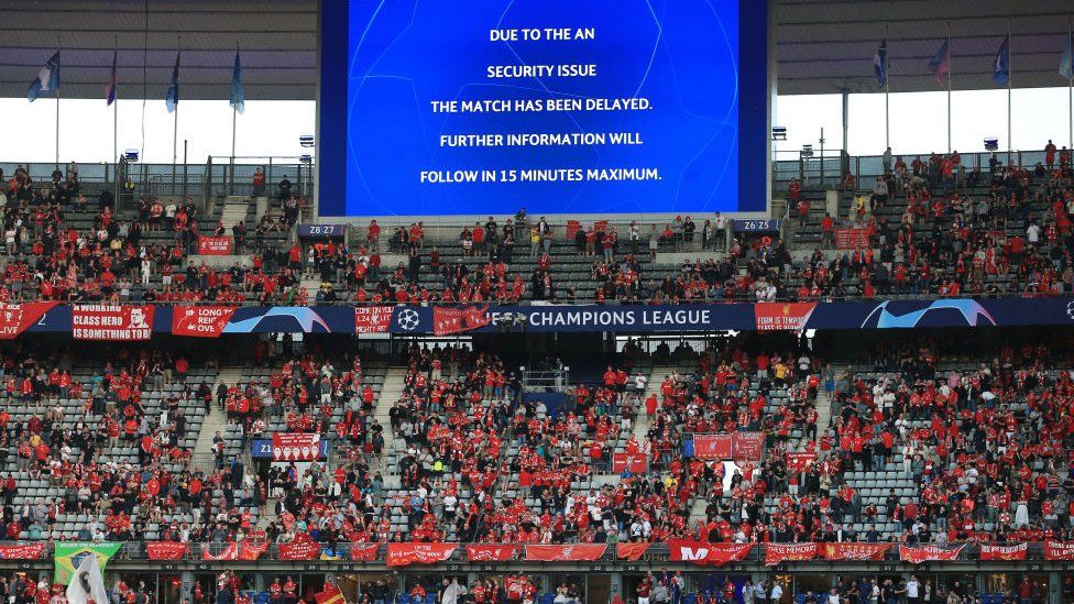 Sign warning of delay inside Stade de France