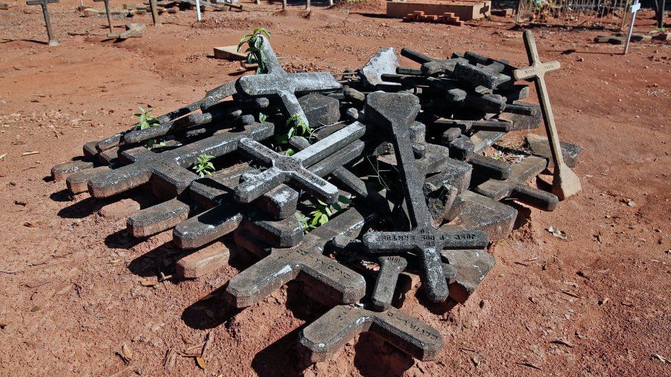 Cruces en el cementerio