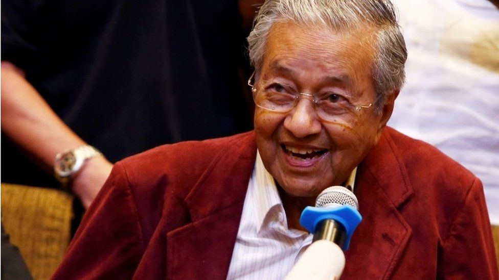 Malaysia S Mahathir Mohamad Sworn In After Shock Comeback Victory Bbc News