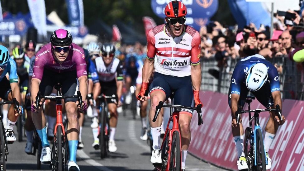 Giro d'Italia: Mads Pedersen claims dramatic stage-six win - BBC Sport