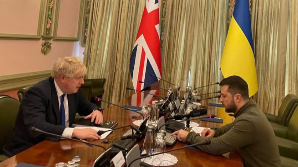 Boris Johnson meets with Volodomyr Zelensky