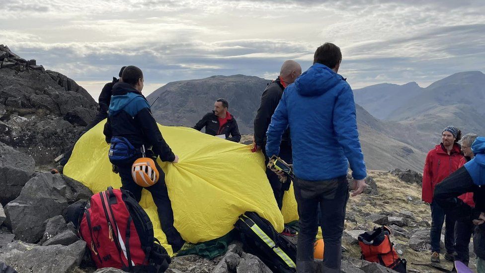 Mountain rescue volunteers help