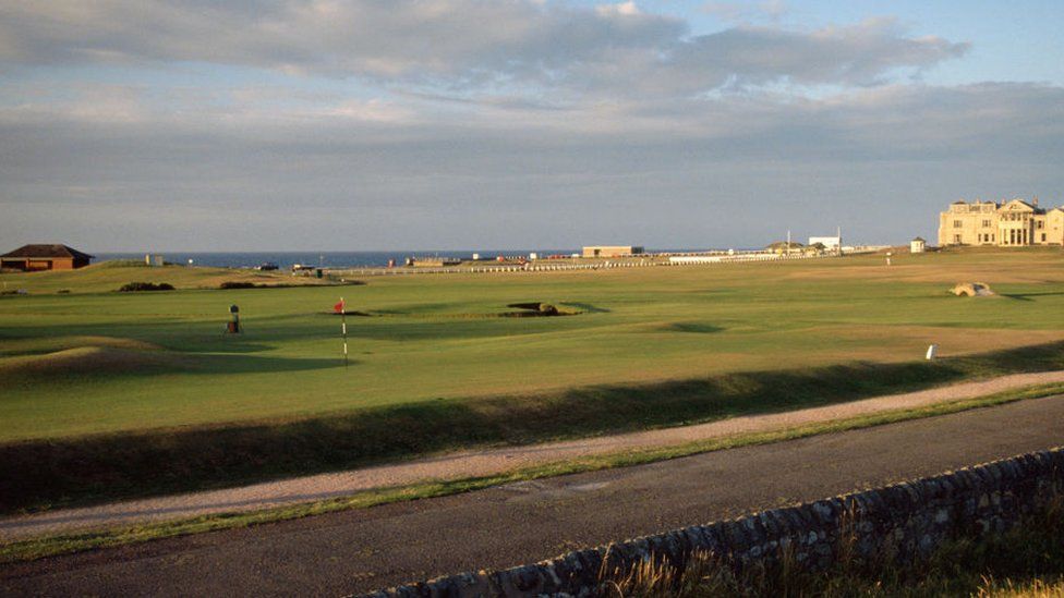 General view of the 17th hole at St Andrew's golf course