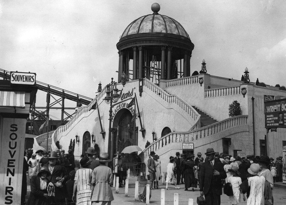 Black and white image of people outside the Palace of Beauty exhibition