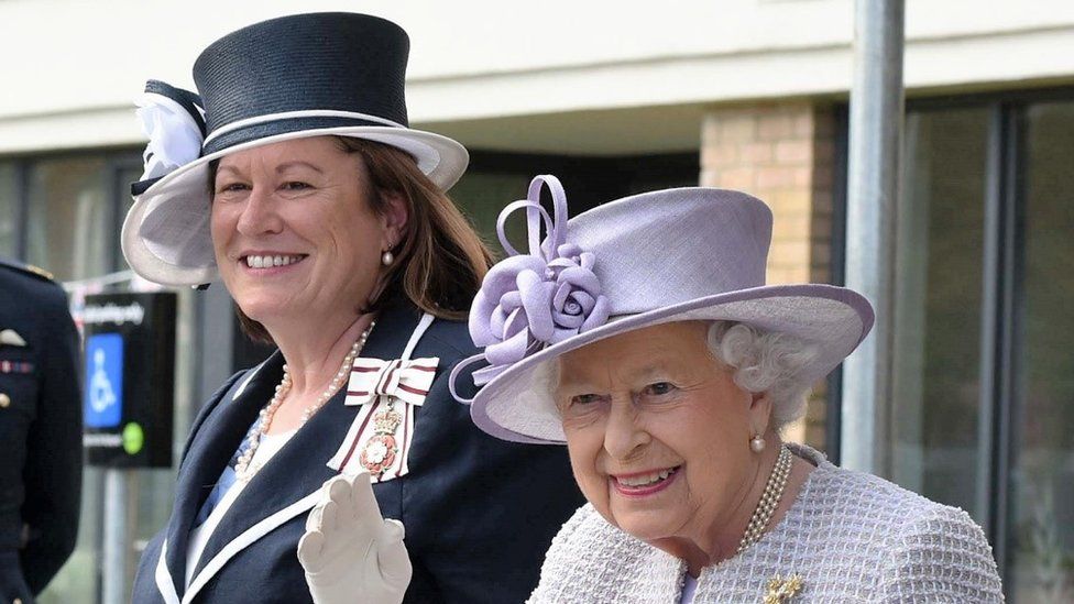 Helen Nellis with the Queen in 2017