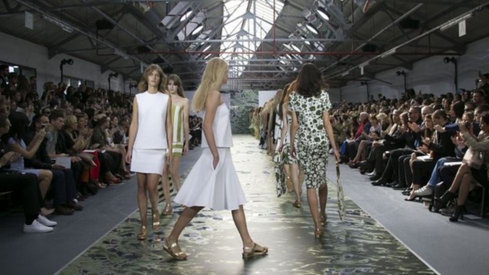 In pictures: London Fashion Week - BBC News