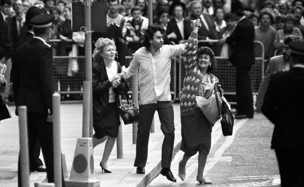 Gerry Conlon outside the Old Bailey after his release