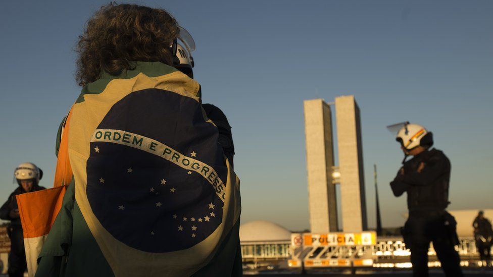 Lista fechada, distritão, voto distrital: os modos como você poderá eleger deputados em 2018