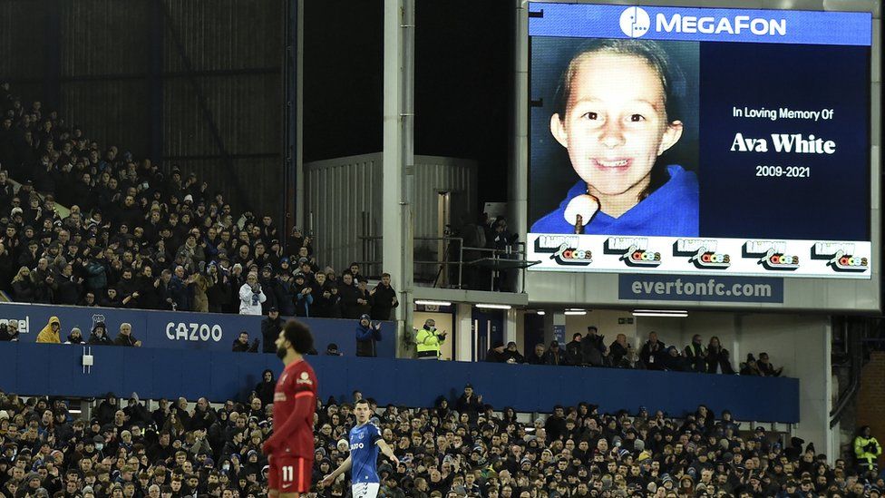 Fans applaud during Merseyside derby in tribute to Ava White