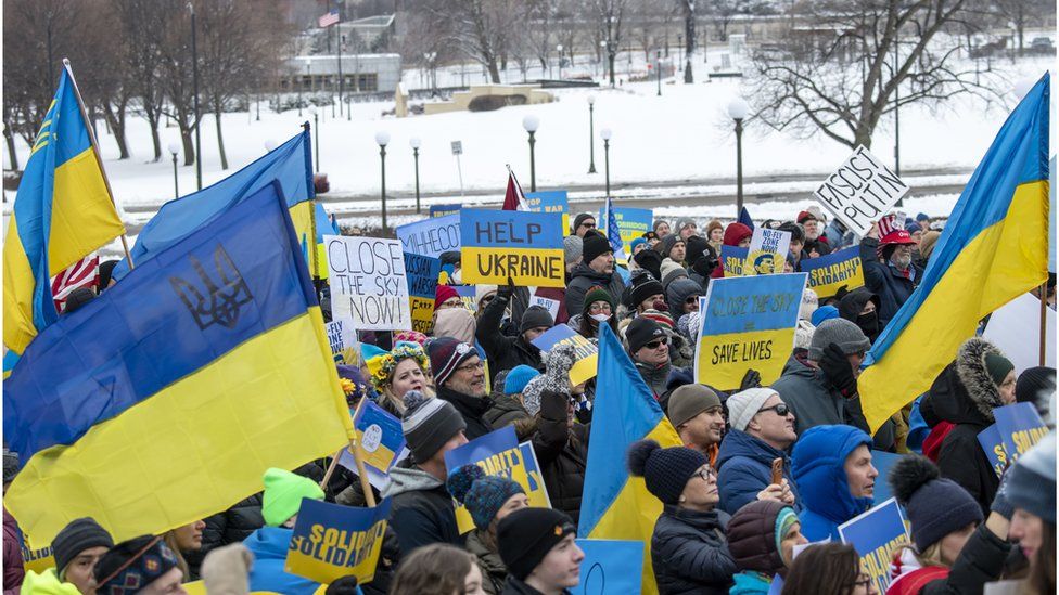 People stand with Ukraine