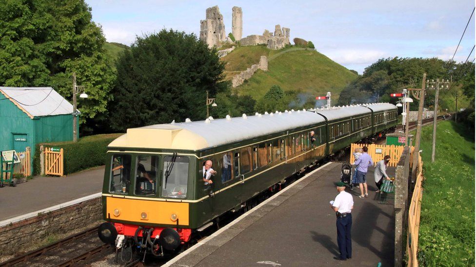 Swanage Railway Class 117 heritage diesel train at Corfe Castle