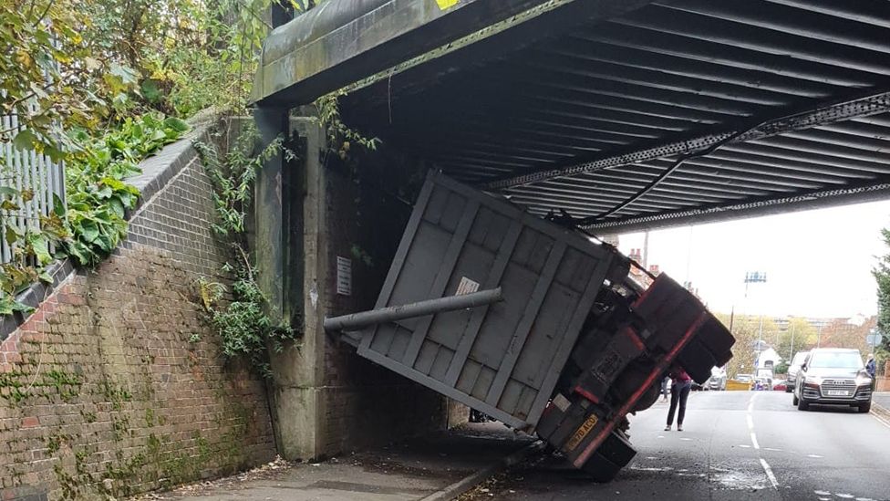 Lorry Wedged Under Warwick Railway Bridge After Crash - BBC News