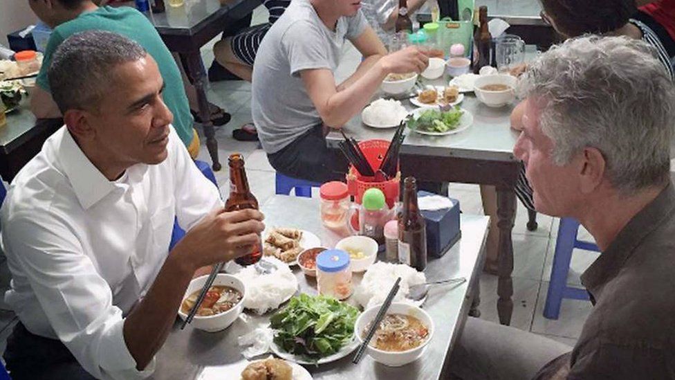 Barack Obama and Anthony Bourdain enjoy a meal at the Bun cha restaurant in Hanoi, Vietnam, May 23rd 2016