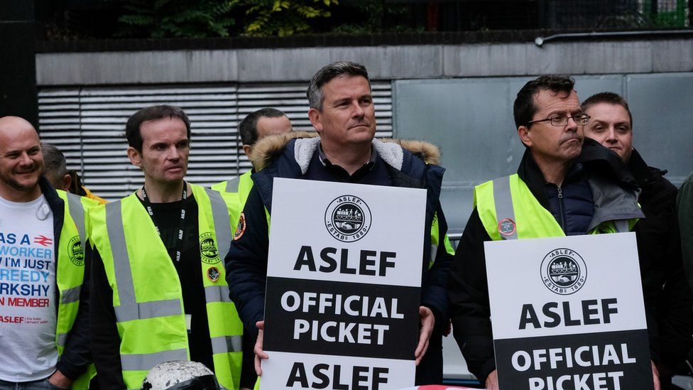 ASLEF union members rail strike in Oct '22