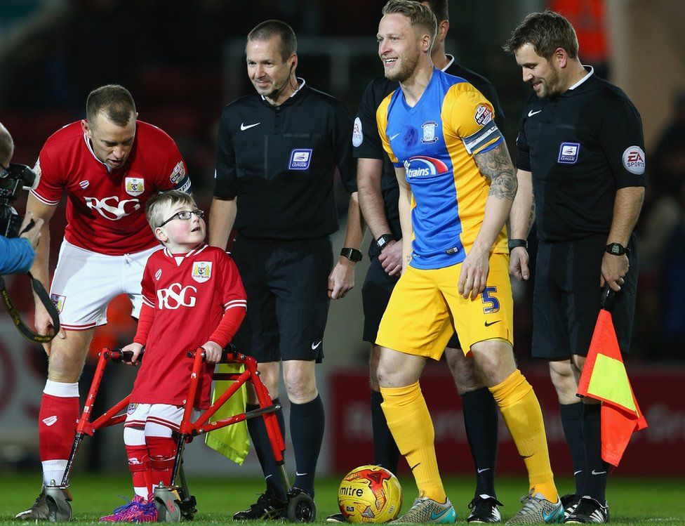 Oskar Pycroft walks as Bristol City mascot for first time - BBC News