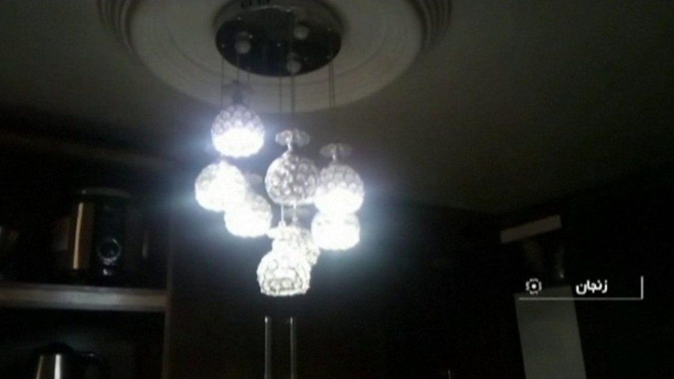Chandelier shakes during earthquake