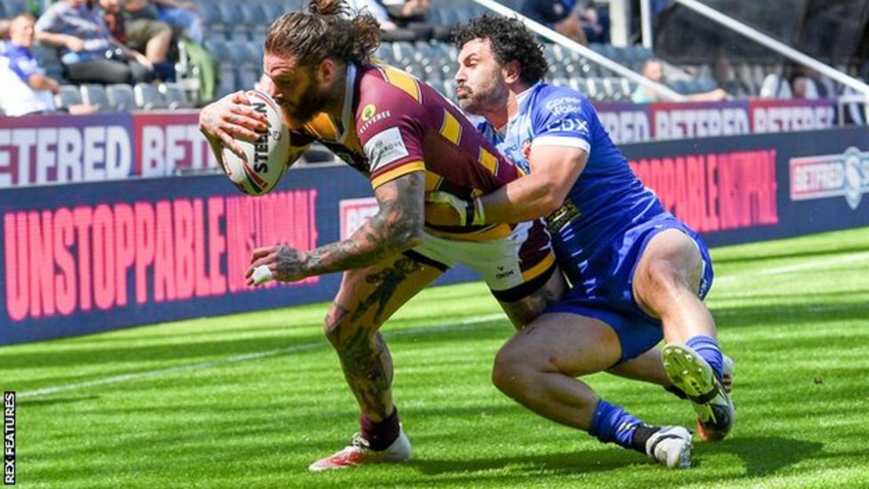 Super League: Huddersfield Giants 30-18 Salford Red Devils - Jermaine ...