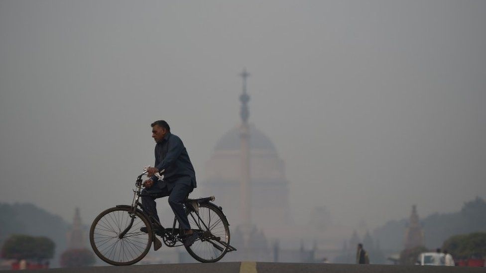 A man cycles near the Indian President"s house amid heavy smog in New Delhi on November 8, 2018