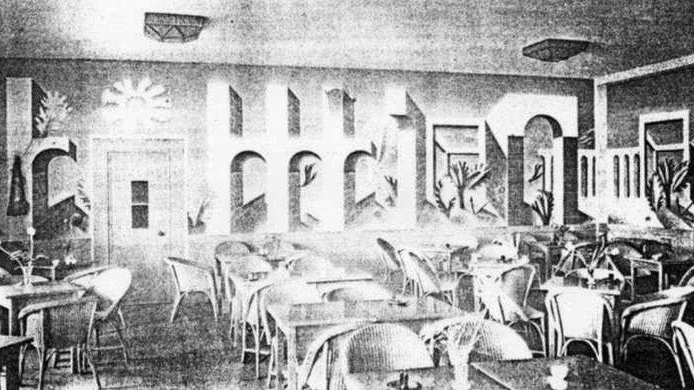 Colwyn Bay pier: Bid to save murals amid demolition - BBC News