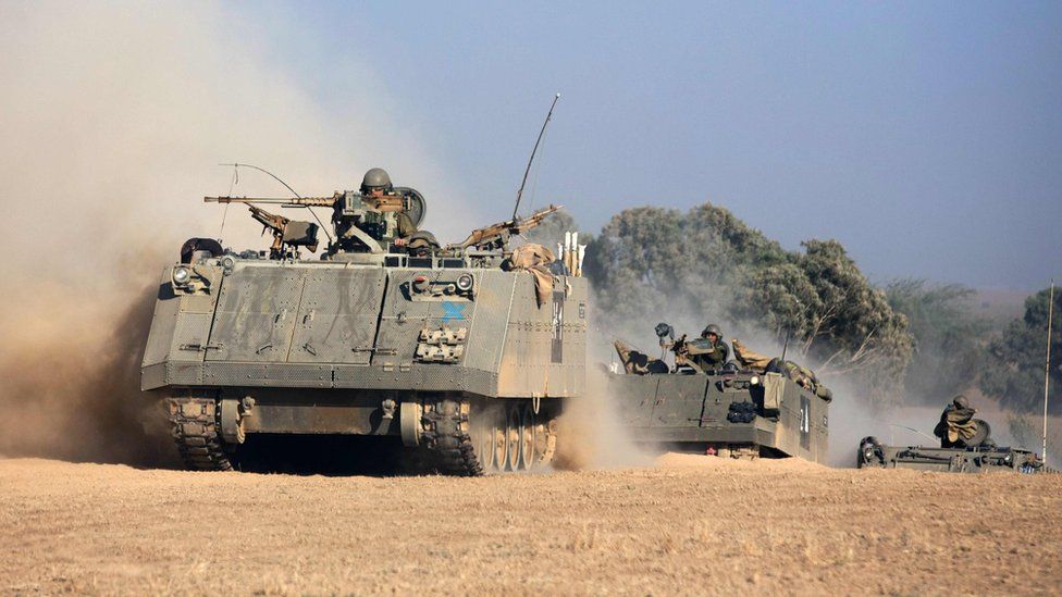 Israeli armoured personnel carriers roll towards the Israeli-Gaza border (20 July 2014)