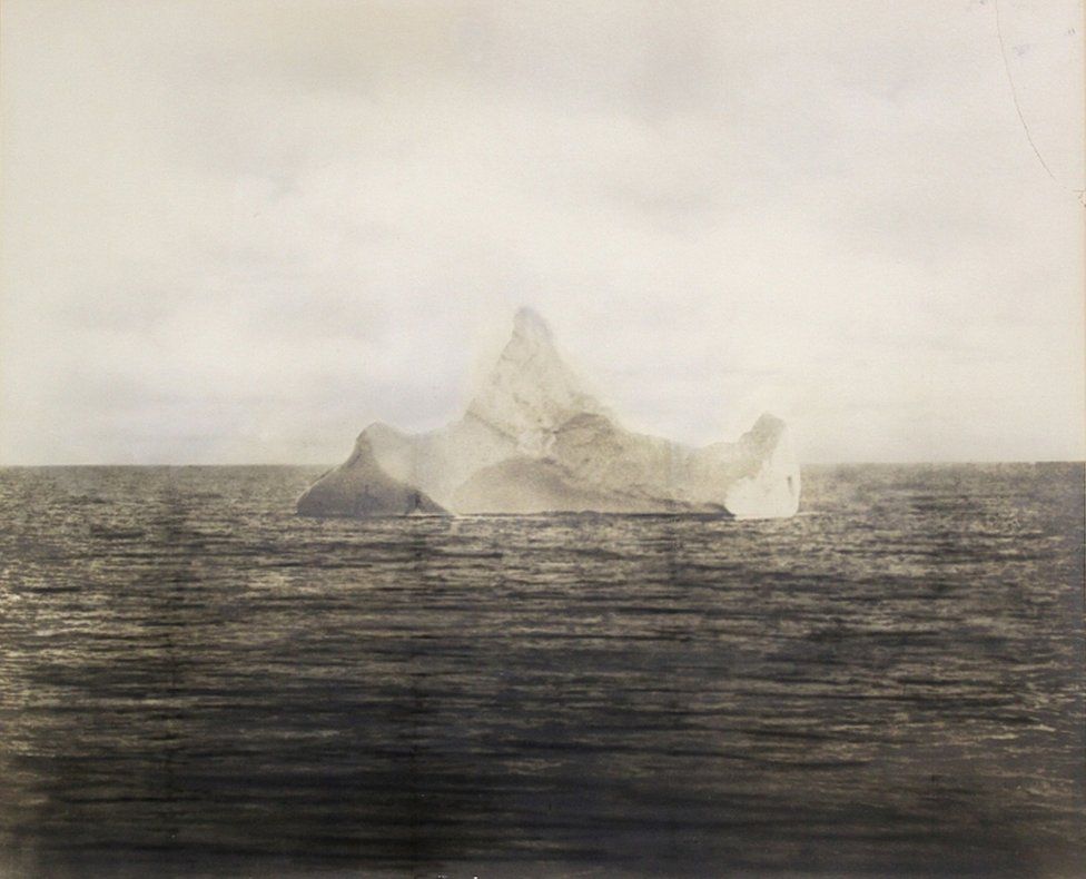 'Titanic iceberg' photograph to be auctioned - BBC News