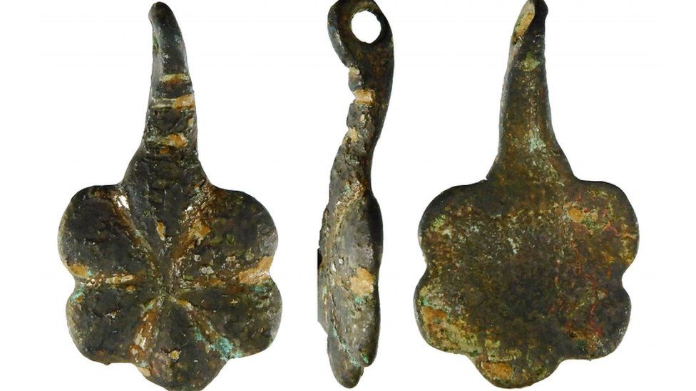 The pendant found in Lincolnshire