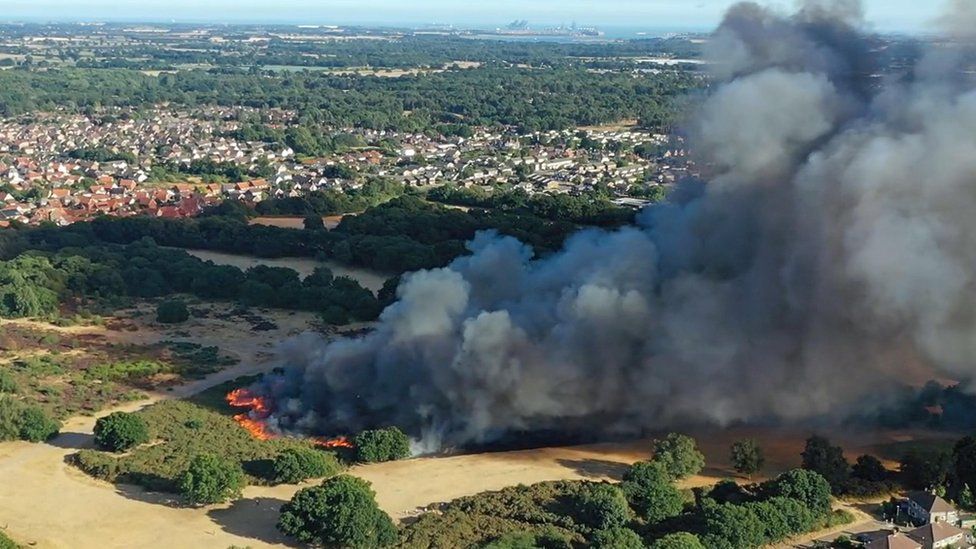Un incendie sur Rushmore Heath, Ipswich, Suffolk