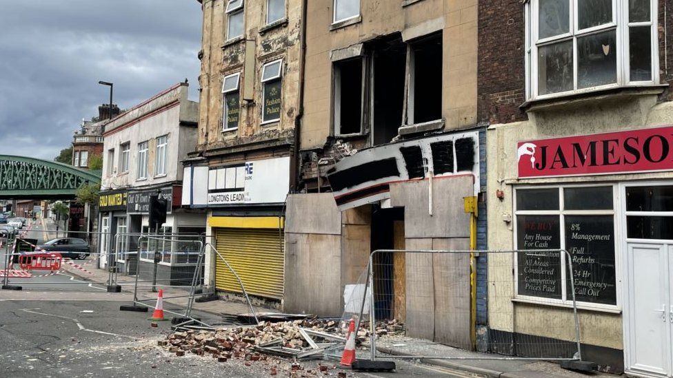 Stoke-on-Trent: Numerous complaints before building collapse - BBC News