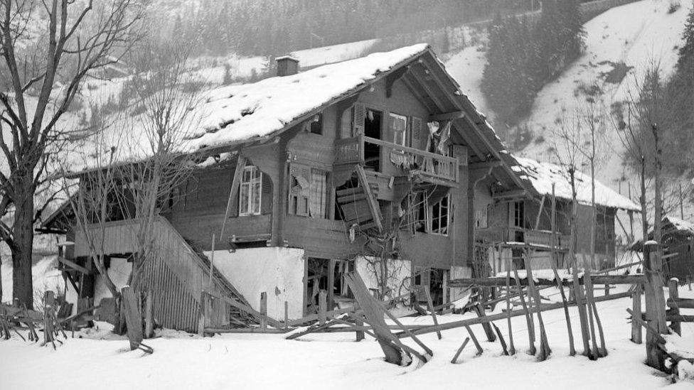 Здание в Митхольце было разрушено в 1947 году, когда частично взорвался склад боеприпасов