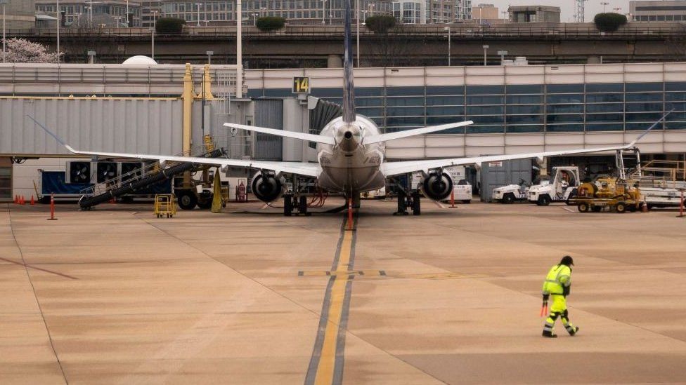 Фото United Airlines самолет в аэропорту Рейгана