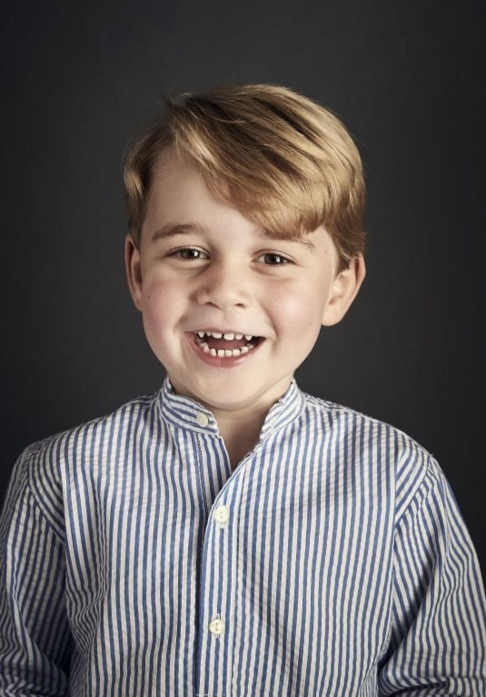 Prince George photo marks fourth birthday - BBC News