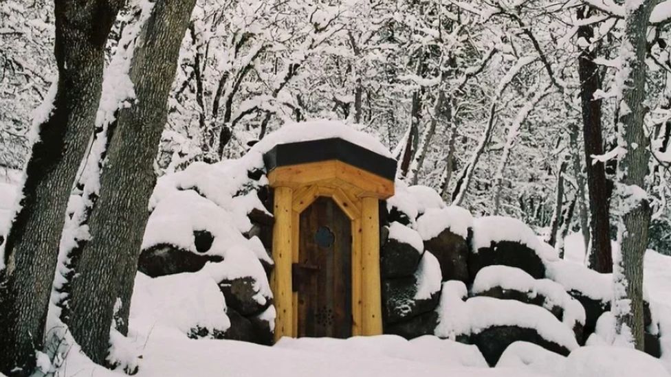 Der 'Dark Retreat'-Raum ist teilweise unterirdisch, ohne Fenster und natürliches Licht